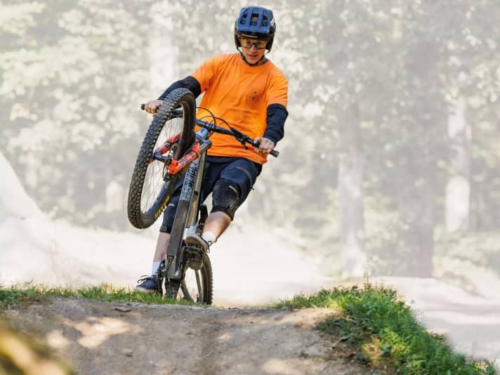  Push off! More air means more time for the move.