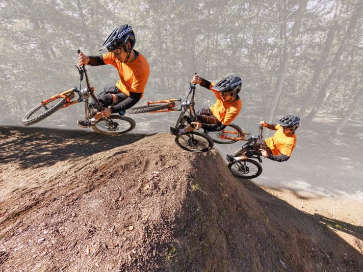 Right: Ride in a slight curve towards the jump / Centre: Push the front down and to the side. Come forwards / Left: The body remains upright. Straighten the front wheel in good time.