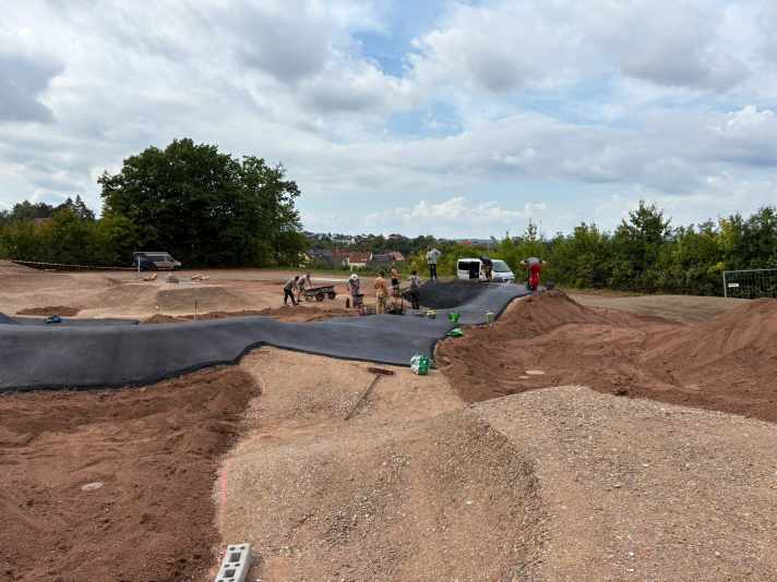 Don't worry, the pump track is already finished and grooved. The Eppelborn course was built in September 2025.