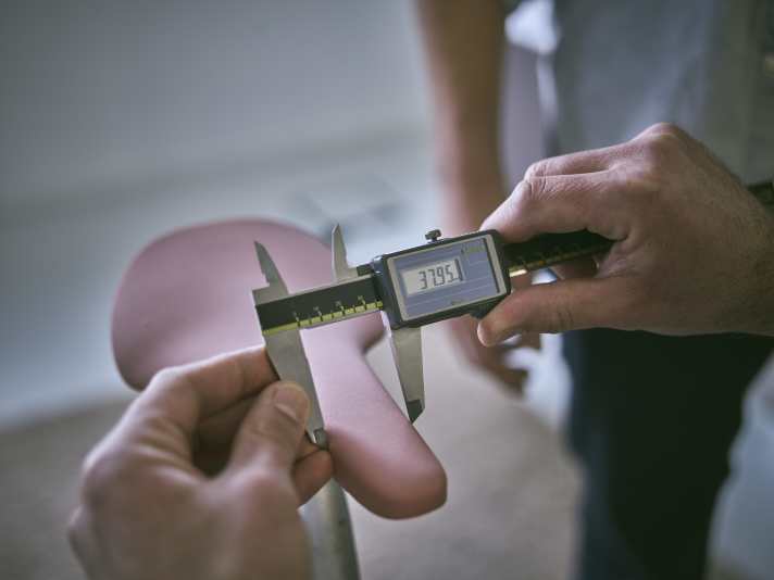 „Die Mitbewerber aus Asien machen gute Produkte und das zu Preisen, bei denen wir mit einer rein deutschen Fertigung nicht mithalten könnten.” - sagt Ergon-Geschäftsführe Franc Arnold. | pd-f | Tino Pohlmann