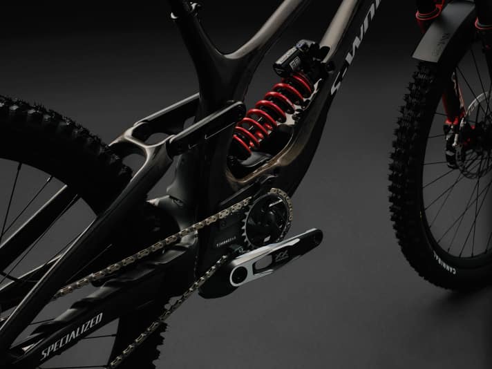 HighGear gearing: The idea is to absorb sharp impacts cleanly while maintaining momentum. Specialised developed the system with SRAM.