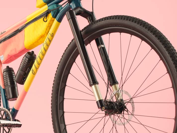 The Intend fork with 80 mm travel is a prototype - at least until 36-inch wheels became the norm.