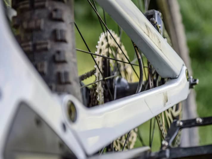 The Spectral:On is the only candidate in the test to boast a carbon rear triangle, the basis for its low weight. However, the stays are wide, so the heels can rub.