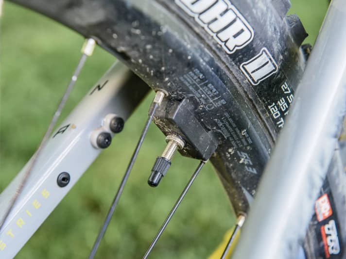 Der Magnet sitzt auf dem Ventil, der Sensor direkt im Motor. Auf eine fehleranfällige Verkabelung kann somit verzichtet werden.