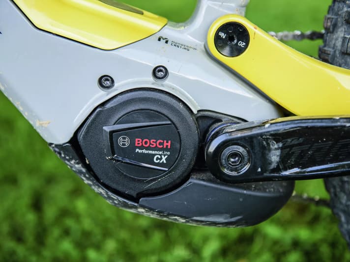 Bosch's Performance CX (85 Nm, 2.96 kg) is fitted in this test by all manufacturers in the latest version with Smart System. This is currently only available with the heavy Powertube 750. The power delivery is excellent, the riding feel is lively and the power is top.