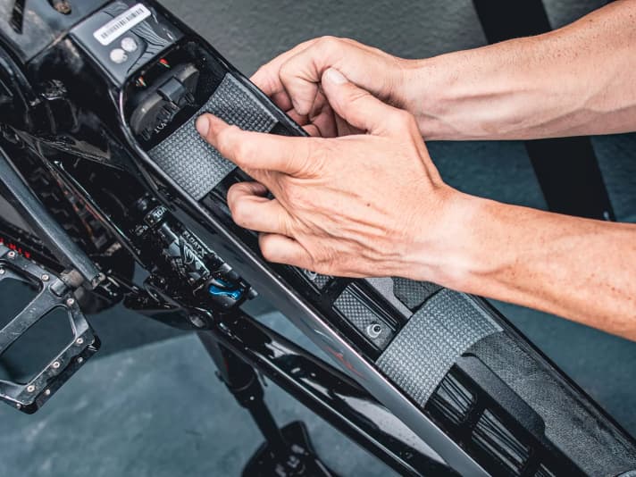 Last measure: pad the battery clasp from the inside.