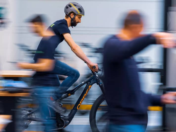 Neben den refurbishten E-Bikes bietet Rebike auch neue oder fast neue E-Bikes im Abo-Modell an. Von günstigen City-Bikes bis hin zu High-End Light E-MTBs wie dem Orbea Rise. Nur Bikes ohne Motor sucht man bei Rebike vergeblich.