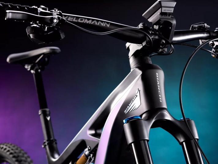 Bianchi E-MTBs rely on a curved design language. The cables run through the headset into the frame for a tidy look.