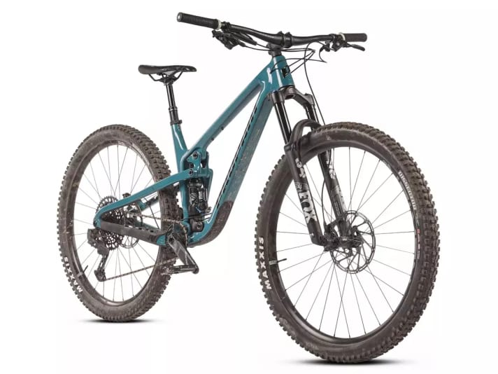 Trailduro: Das Propain Hugene kann Up&Down-Trails und zornige Abfahrten. Das leichte Gewicht gepaart mit der gemäßigten Geometrie und dem Staubsaugerfahrwerk macht es möglich. 
29 Zoll, Gewicht: 13,6 Kilo, Preis: 4534 Euro