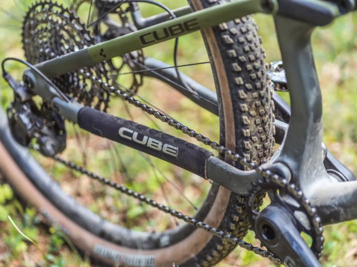 Disturbing background noise and little protection: Cube only provides the chainstays with minimalist impact protection.