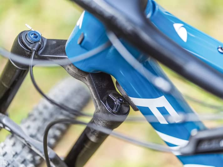 The thick rubber bumper protects the down tube from being hit by the fork crown in the event of a fall.