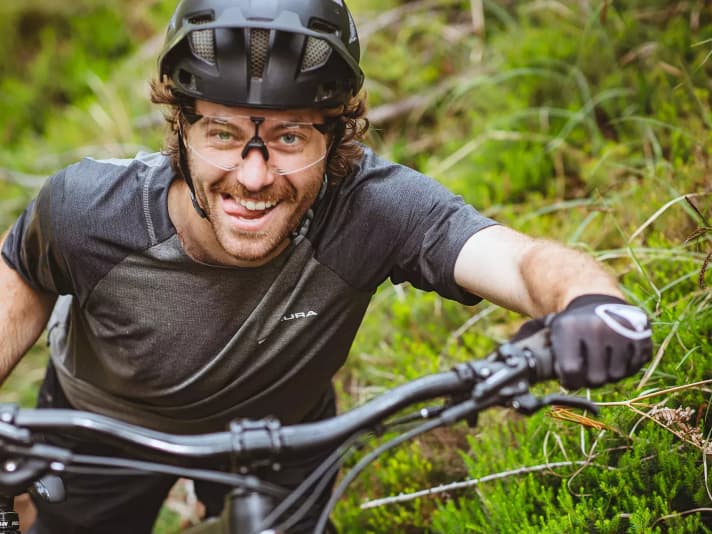 Enduro racer Anton Wünscher usually sits on bikes without an engine. He thinks so: If e-MTB, then also with full power.