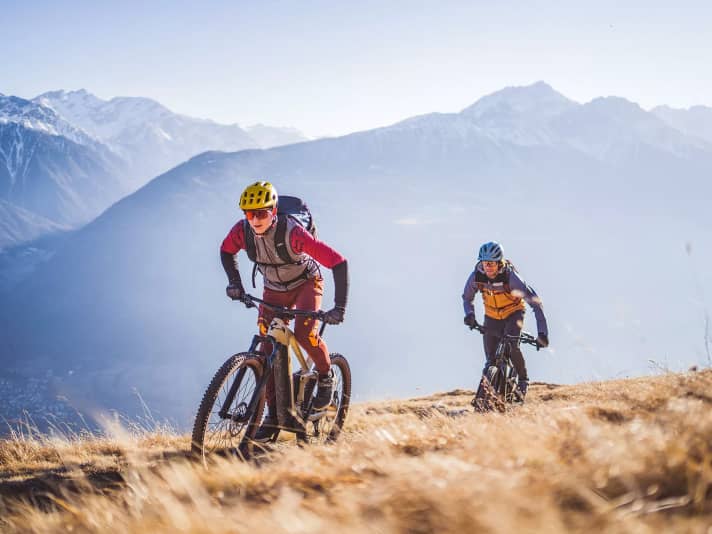 In the lower price range, manufacturers have to make tough calculations. Nevertheless, this test brings together five all-rounders with appropriate features.