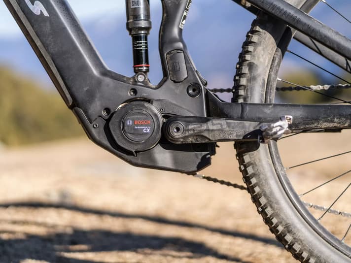 Bosch's Performance CX4 (85 Nm) is found in Cube and Stevens and delivers the top performance in the test field with high power output. The power is also easy to modulate in E-MTB mode. However, you have to do without the current cutting-edge technology of the Smart System and the fine-tuning of the support levels.