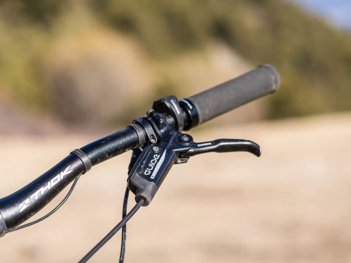 Die schwache Guide-T-Bremse bietet für den Einsatz am E-MTB zu wenig Power und fordert zu viel Handkraft. Das ermüdet Finger und Unterarme.