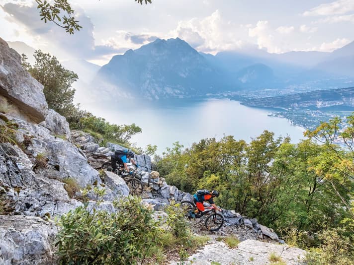 Munich-Lake Garda. Bike by train: 101 euros, 25-30 kilograms of CO2 - by car: approx. 160 euros, 150 kilograms of CO2