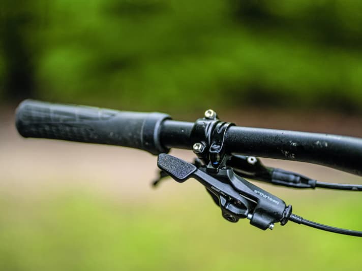 Easy to grip, smooth-running and easy to adjust: the E-Thirteen lever is one of the best dropper post remotes ever. It's a great way to lower the saddle regularly.