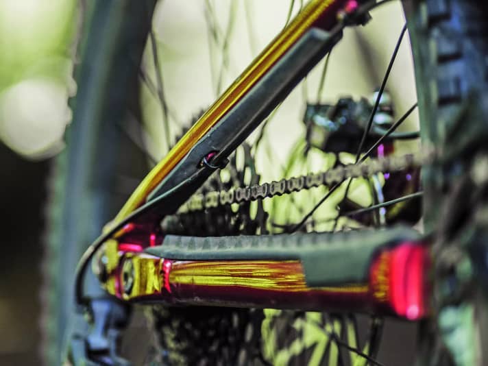 Thanks to the 27.5-inch rear wheel, the rear triangle is short and optimally protected against chain attacks.