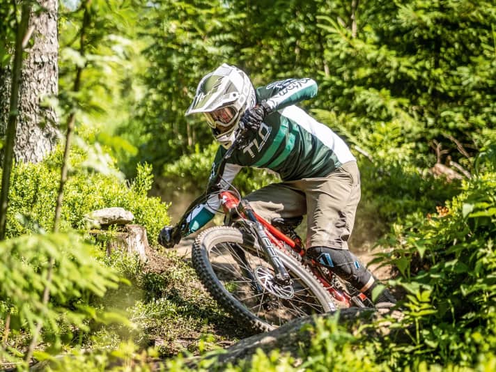 Die Touren-Tauglichkeit mussten die Enduro-Bikes zusätzlich auf den Trails im Münchner Umland beweisen. Die Bilder zu Beginn dieser Story entstanden in Nauders.