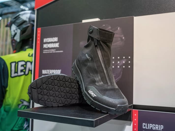 Die Leatt Bike-Schuhe sollen wasserdicht sein.