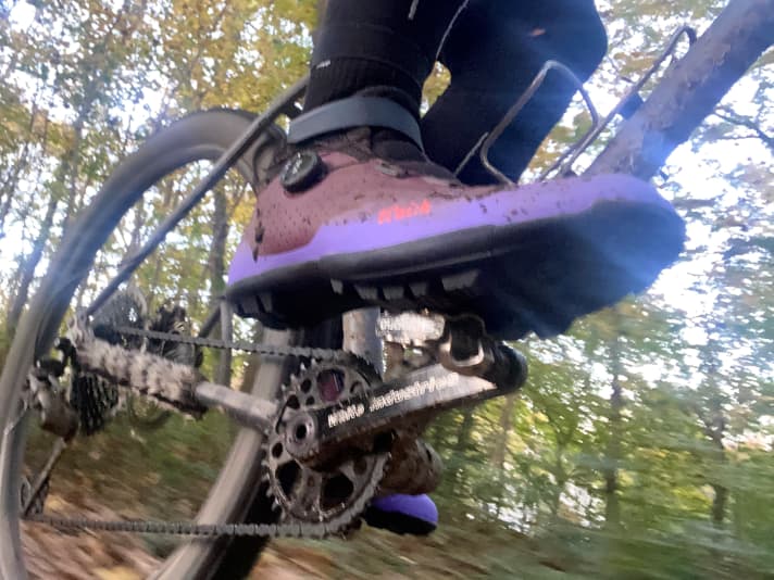 The Fizik Terra Artic GTX was convincing during the test rides. It sits comfortably and transfers power to the pedals superbly.