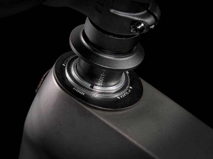 Mit separat erhältlichen Steuersatzschalen kann man den Lenkwinkel um +/- 1 Grad anpassen. 