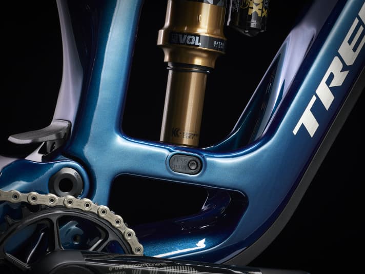 LESS or MORE - the progression of the rear triangle can be adjusted with the flip chip. 