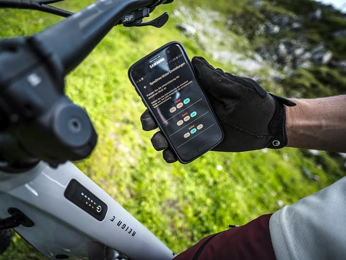 Bei E-Bikes von Giant blinken bei Fehlermeldungen nur die LEDs. Oft hilft ein Blick in die App um mehr über den Fehler zu erfahren.