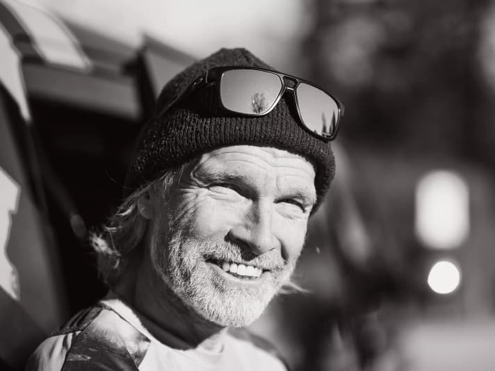 Holger Meyer, Die Rasenmäher
: „Für den Fahrspaß ist die richtige Rahmengröße mindestens so entscheidend wie ein gutes Fahrwerk oder griffige Reifen. Zu groß, und die Bikes werden unhandlich, zu klein, und es fehlt die Fahrsicherheit. Obwohl wir alle Test-Bikes in Größe L bestellt haben, fallen sie in der Praxis sehr unterschiedlich aus. Vor dem Kauf also unbedingt Probe fahren.“