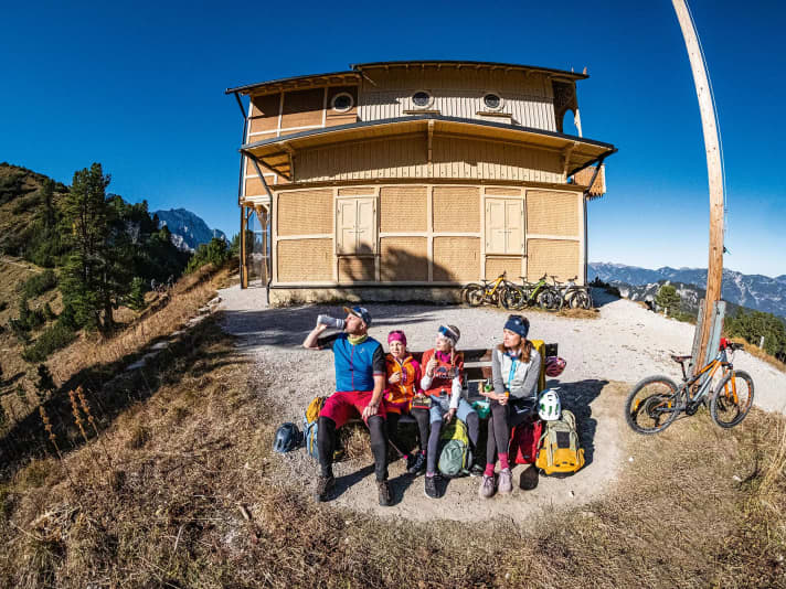 Der „Kini“ wusste einfach, wo es in seinem Bayernland am schönsten ist. Hier oben auf dem Schachen. Anders als Neuschwanstein und Linderhof ist das Königshaus 100 Prozent touristenfrei.