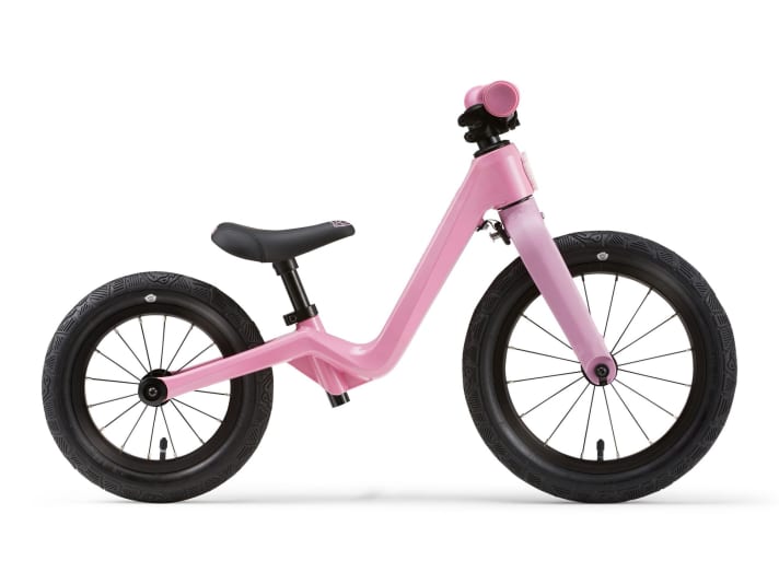 Legalise strawberry ice cream! 14-inch tyres at the front and 12-inch tyres at the rear, making it easier to roll over obstacles with the wheel.