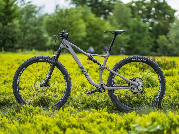 <a href="https://www.awin1.com/cread.php?awinmid=11768&awinaffid=471469&clickref=B+Rose+Ground+Control+3&ued=https%3A%2F%2Fwww.rosebikes.de%2Frose-ground-control-3-2707509" target="_blank" rel="noopener noreferrer nofollow">Rose Ground Control 3</a>*