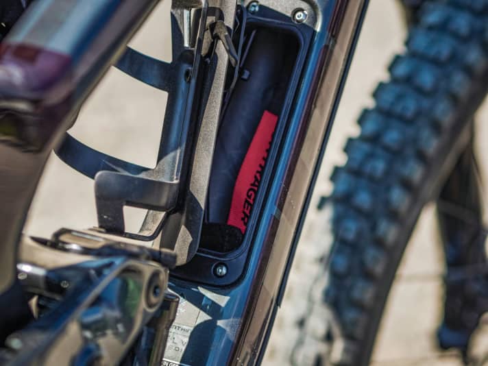   Trek: A spare tube with a CO² cartridge can be stowed in the "boot" under the bottle cage.