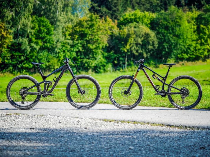   Trek Slash 9.8 (left) against Rocky Mountain Altitude C90 Rally Edition