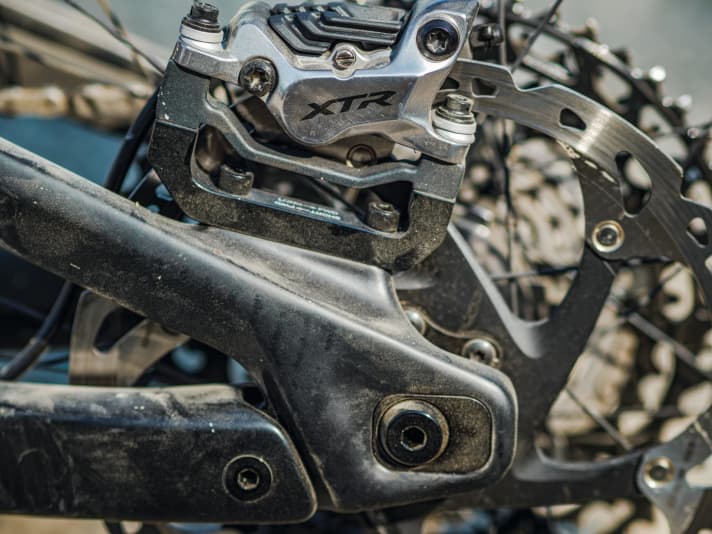   Rocky Mountain: The chainstay can be adjusted from 439 to 450 millimetres via the insert at the dropout. To do this, you have to turn the brake adapter.