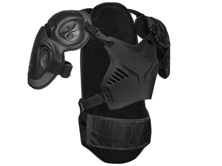 <a href="https://www.awin1.com/cread.php?awinmid=14547&awinaffid=471469&clickref=B+IXS+Hammer+Evo+Protektorjacke&ued=https%3A%2F%2Fwww.maciag-offroad.de%2Fixs-kids-protektorjacke-hammer-evo-schwarz-sid118833.html%3Futm_source%3Daffilinet%26utm_medium%3D%21%21%21affiliatedomain%21%21%21" target="_blank" rel="noopener noreferrer nofollow">IXS Hammer Evo</a> *