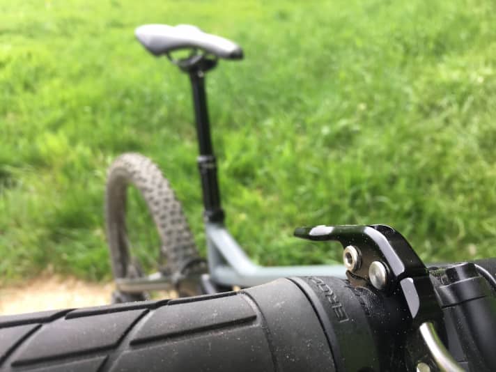   The dropper post on the Radon Slide Hybrid is unique in this price range - and squares the fun factor.