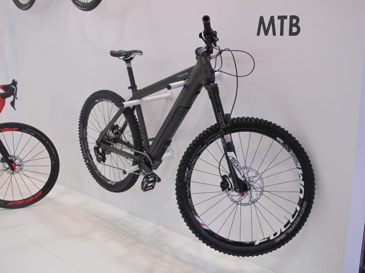 Das Münchner Unternehmen Fazua verfolgt eine eigene E-Philosophie: Die Motoren haben weniger Power, sollen aber dank des geringen Gewichts mehr an „normales“ Mountainbiken erinnern. Mehr über <a href="e_mtb/e_mtb_news_neuheiten/eurobike-2017-fazua-evation-antrieb/a37130.html"  rel="noopener noreferrer">die leichten E-Bike-Motoren lesen Sie hier</a> .