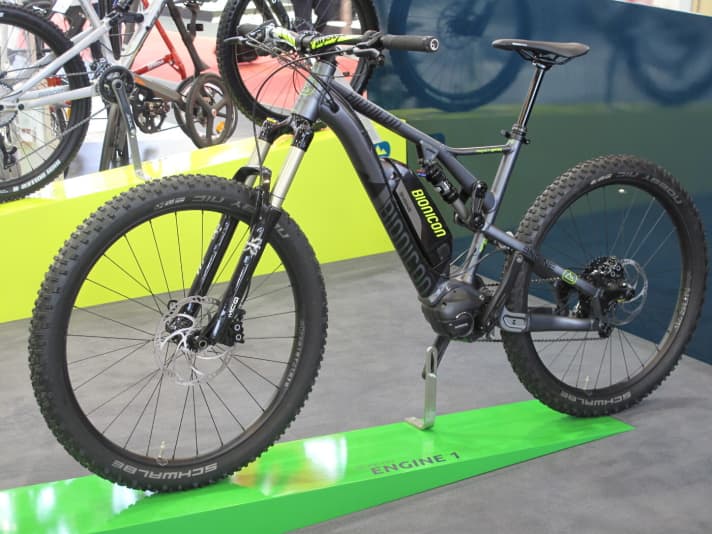 Bionicon baut sein erstes E-Mountainbike: Das Engine liefert wahlweise 140 Millimeter Federweg bei Plus-Bereifung oder 160 bei „normalen“ 27,5-Zöllern. <a href="e_mtb/e_mtb_news_neuheiten/eurobike-2017-bionicon-engine/a36489.html"  rel="noopener noreferrer">Alle Infos finden Sie hier</a> .