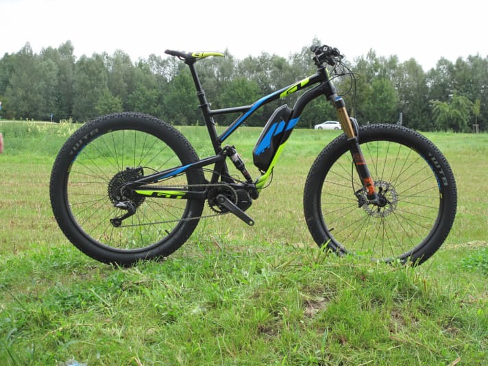 Mit dem E-Verb bringt GT sein erstes E-Fully. Das Bike hat 130/140 Millimeter Federweg, Plus-Reifen und kommt mit Shimano Steps-Motor.