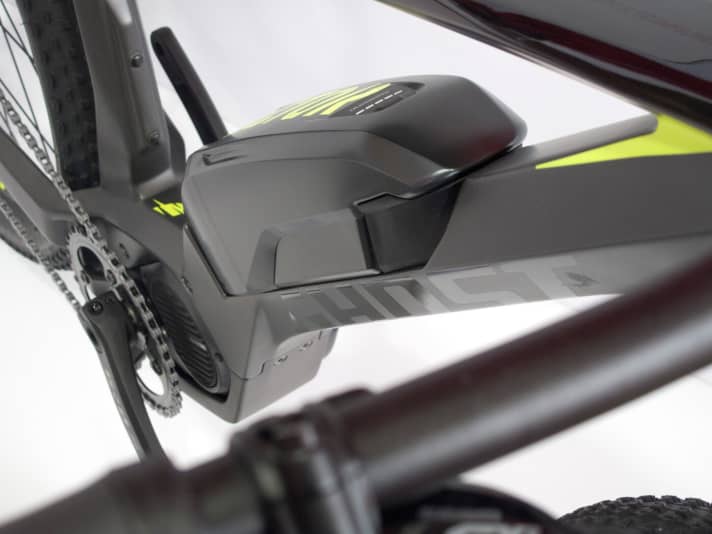   Den Akku platziert Ghost unauffällig auf dem Carbon-Unterrohr.