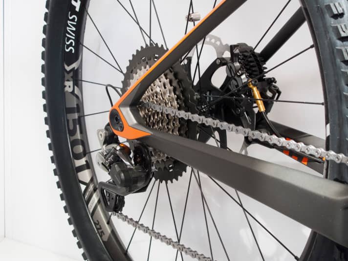   The electronic Shimano XTR gears harmonise perfectly with the Shimano motor.