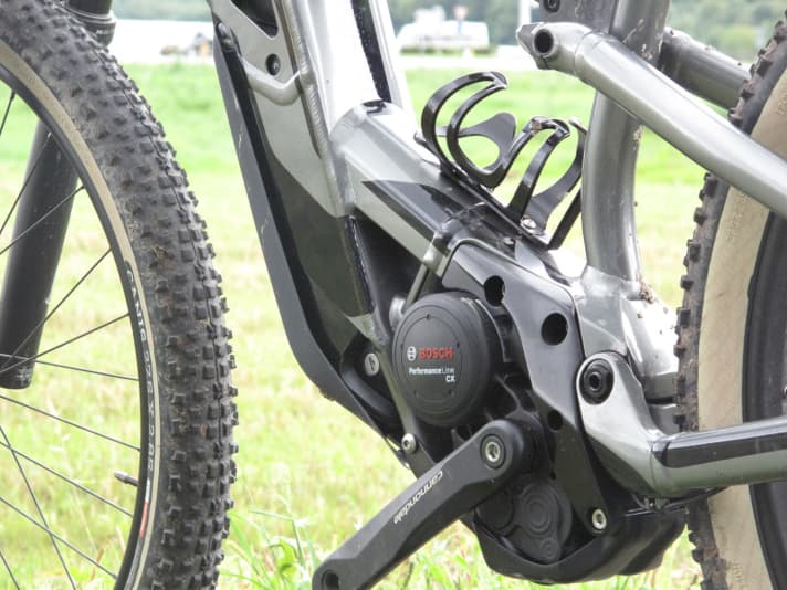   The low-lying battery is the Moterra's recognisable feature. <a href="e_mtb/e_mtb_news_neuheiten/emtb-neuheiten-cannondale-fullys-moterra-+-moterra-lt/a32795.html" rel="noopener noreferrer">Here you will find a first ride report</a> .