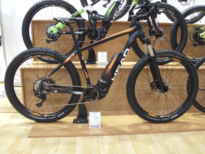   The Davis is powered by a Shimano Steps motor. The aluminium hardtail is available from dealers for 3900 euros with a Rock Shox Recon fork and Shimano SLX-XT mix.