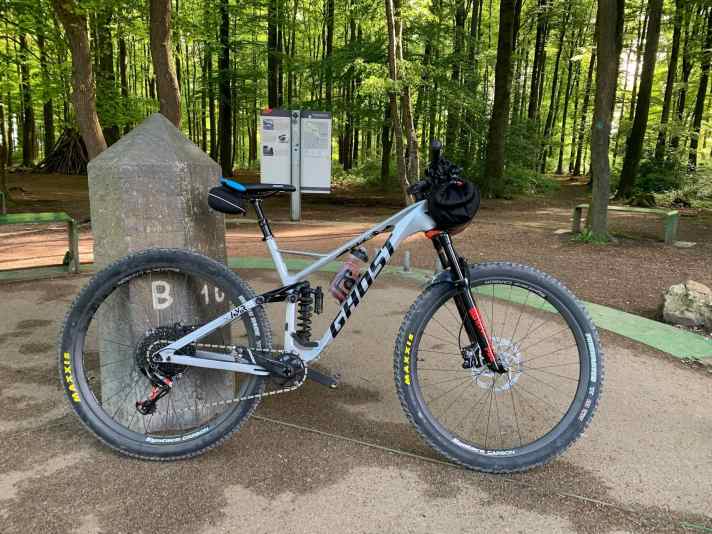 Start at the border triangle near Aachen - directly at the border stone.
