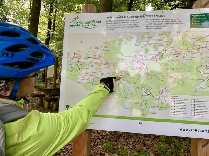 Ab Langenselbold übernahm Guide Klaus die Routenführung. Er zeigt Bikern nicht nur die schönsten Ecken im Spessart, sondern schildert auch Wege aus und hilft bei der Trailpflege.