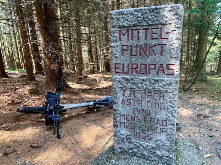 Am Mittelpunkt Europas am Tillenberg.