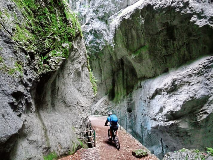   Am Ende der Abfahrt vom Monte Sibilla ins Val Tenna wartet die L’Orrida Gola del Infernaccio, eine teuflisch schöne Schlucht.