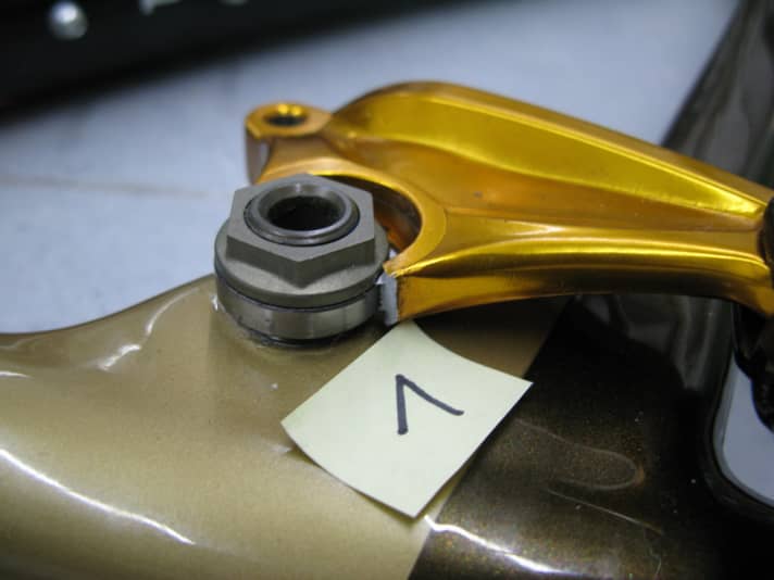   Gebrochene Wippe an zwei Specialized-Rahmen