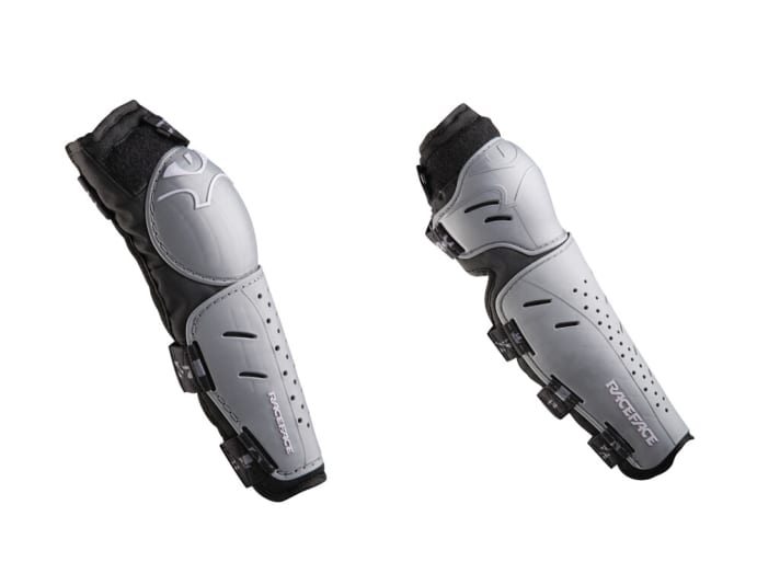   Race Face D.I.Y Women’s Protection. Schutz für Arme und Beine mit zweiteiligem Schnitt für viel Bewegungsreiheit und offener Rückseite für maximale Belüftung. 44,90/69,90 Euro. www.raceface.com